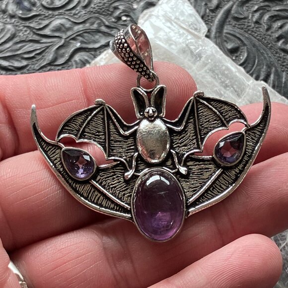 Halloween Flying Vampire Bat Amethyst Gemstone Crystal Pendant - Picture 6 of 7